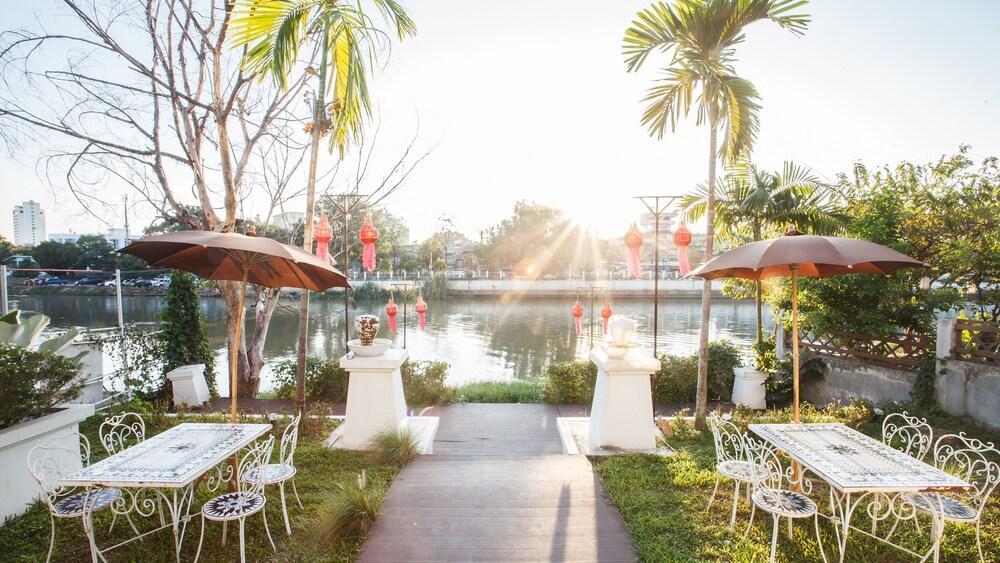 B2 Riverside Colonial Hotel Чиангмай Экстерьер фото