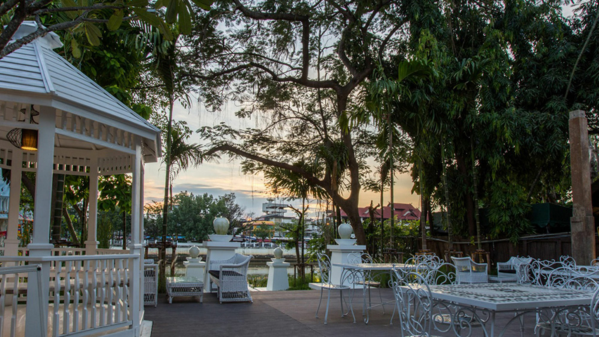 B2 Riverside Colonial Hotel Чиангмай Экстерьер фото